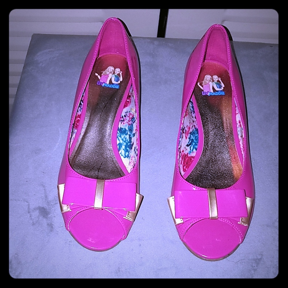 Open-toed fuchsia Pink wedge shoes